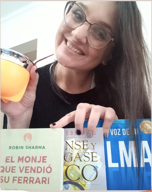 Silvana Lezcano Contadora Pública en su estudio contable en Bahía Blanca